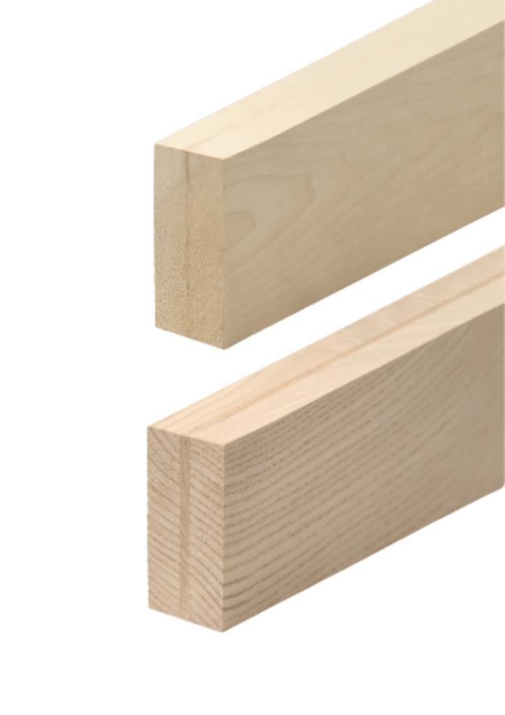 Due travi di legno rettangolari su sfondo bianco.